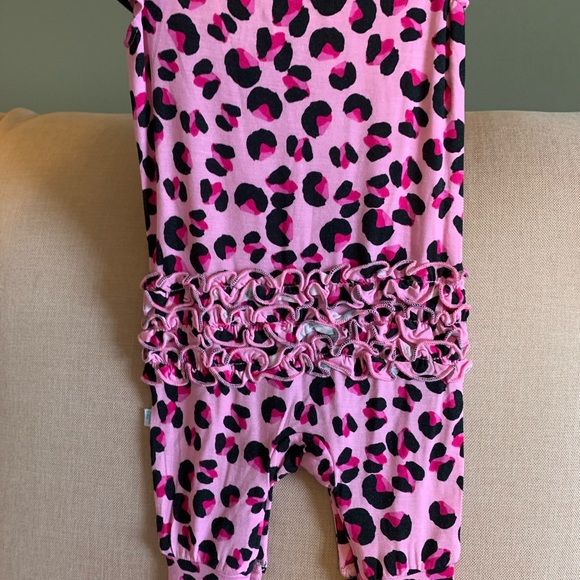 Newborn Posh Peanut one piece - Picture 2 of 5